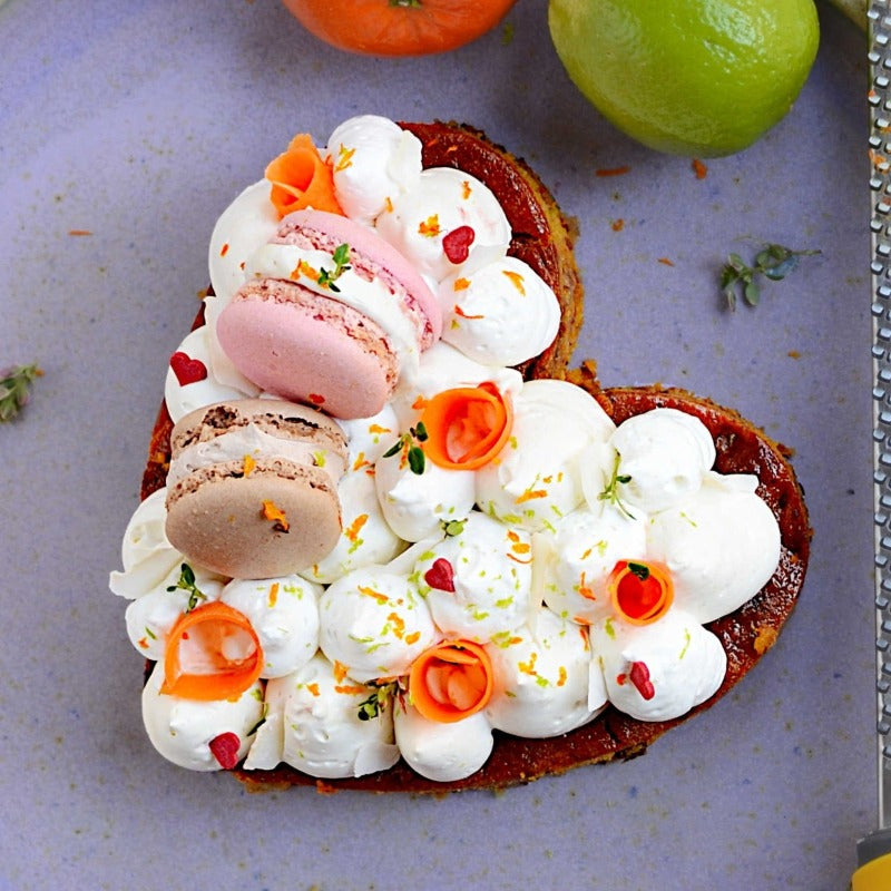 Pastel de san valentin con forma de corazón sin gluten y vegano