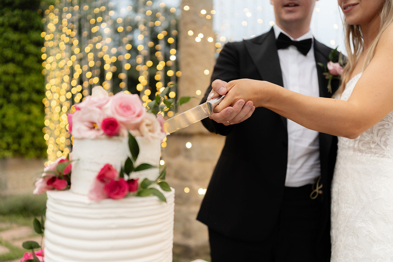 Pastel de boda vegano y certificado sin gluten.
 Imagen tomada por Boda de Foto https://bodadefoto.com/ @bodadefoto