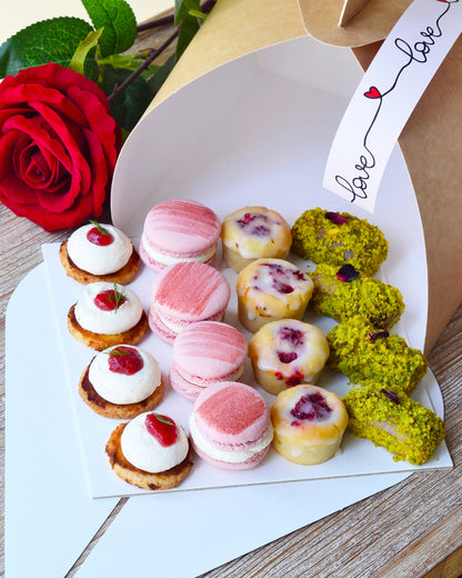 Bandeja surtida con pastelería vegana y sin gluten