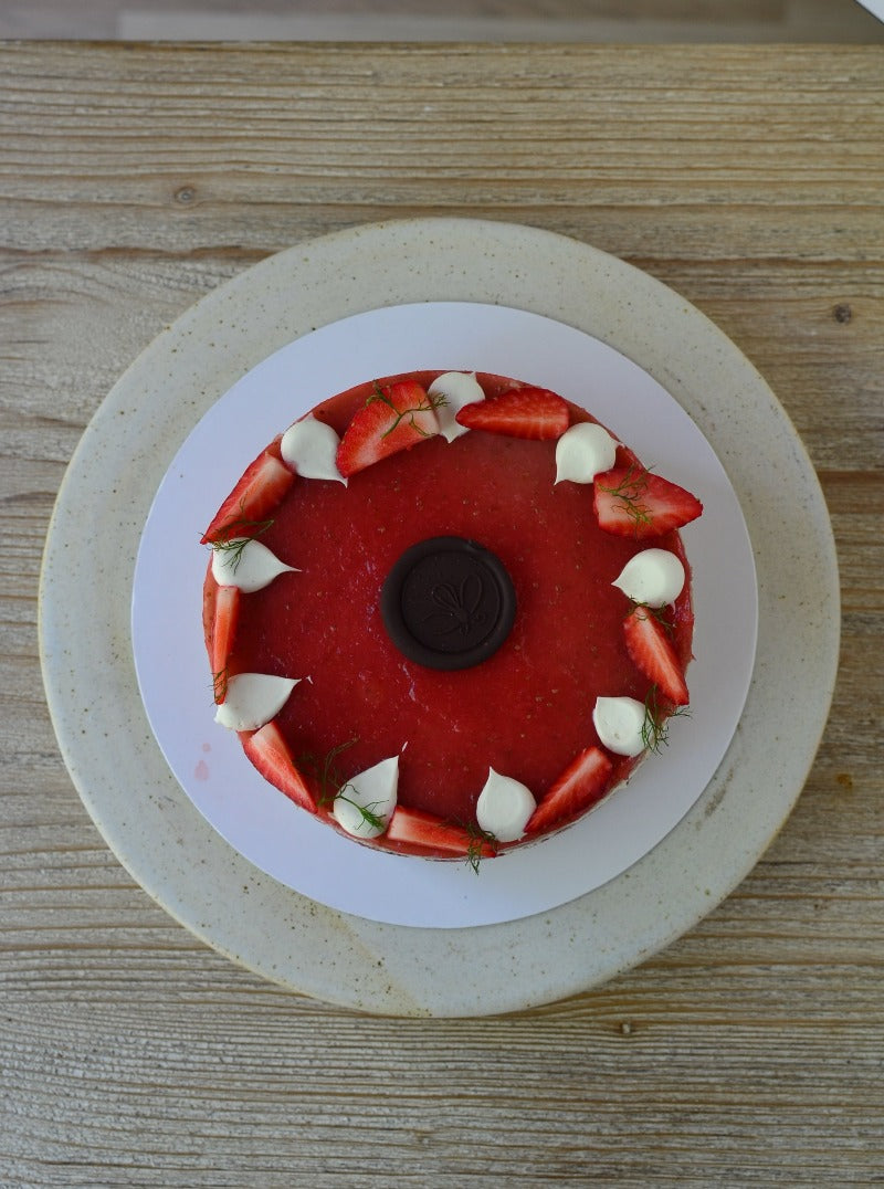 Fraiser es un pastel de crema pastelera, fresas y bizcocho de almendras sin gluten y vegano.