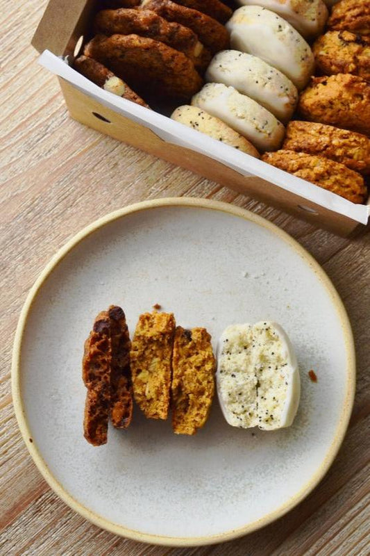 Galletas sin gluten y veganas elaboradas artesanalmente sin huevo y sin mantequilla.