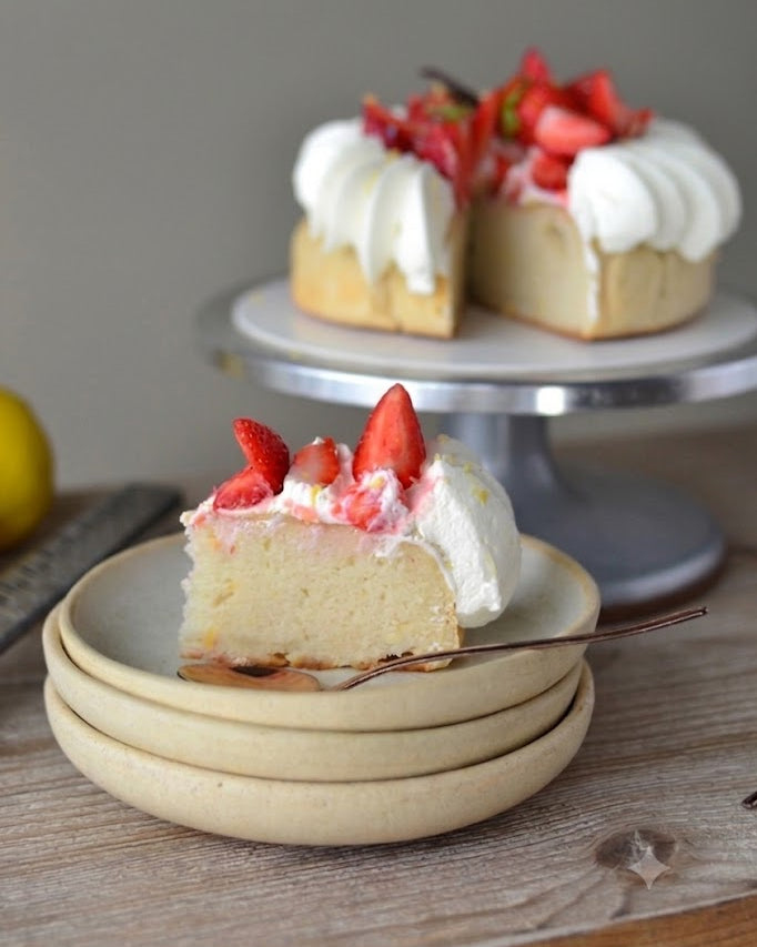 Porción de pastel de limón de verano sin gluten y vegano