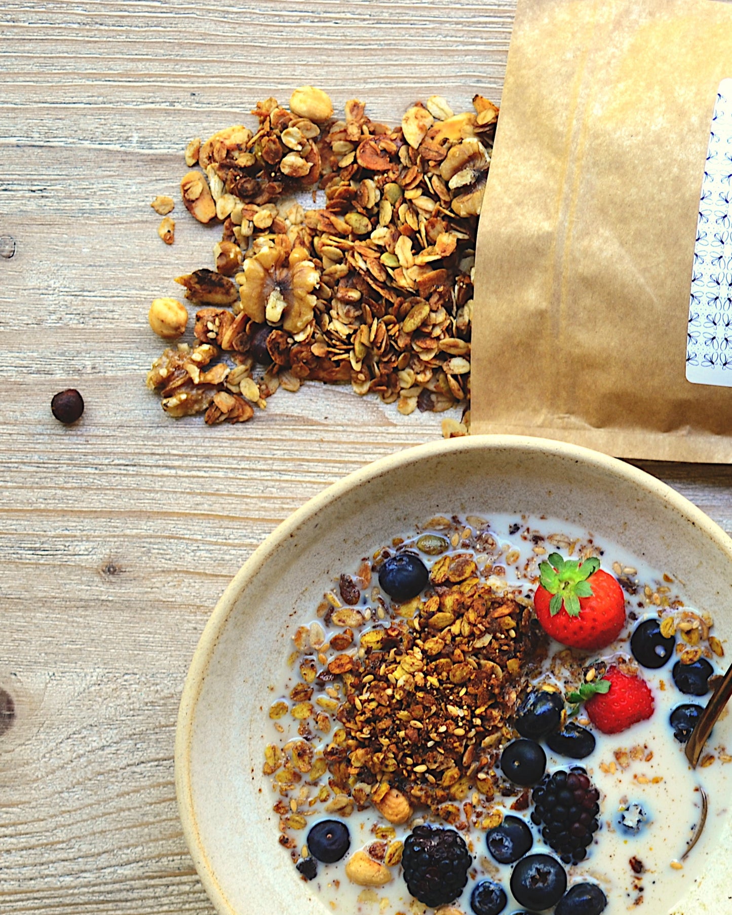 bowl con granola mix de semillas sin gluten y vegana